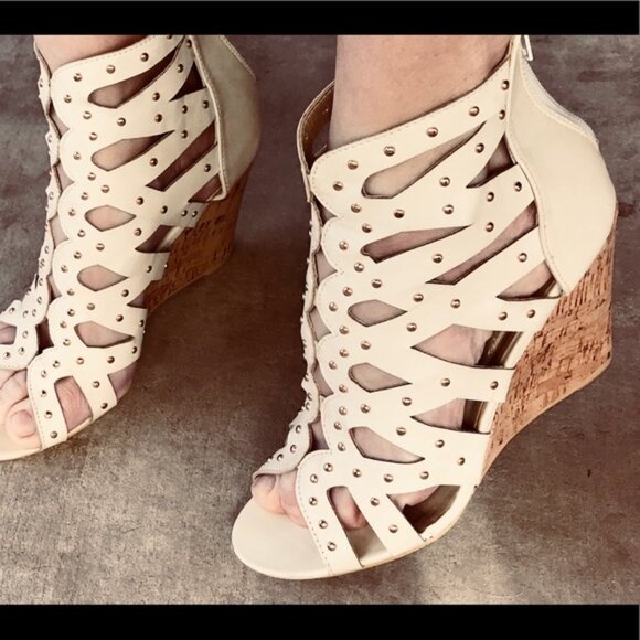 Pink Key Rose Gold Studded White Wedges - Picture 5 of 6
